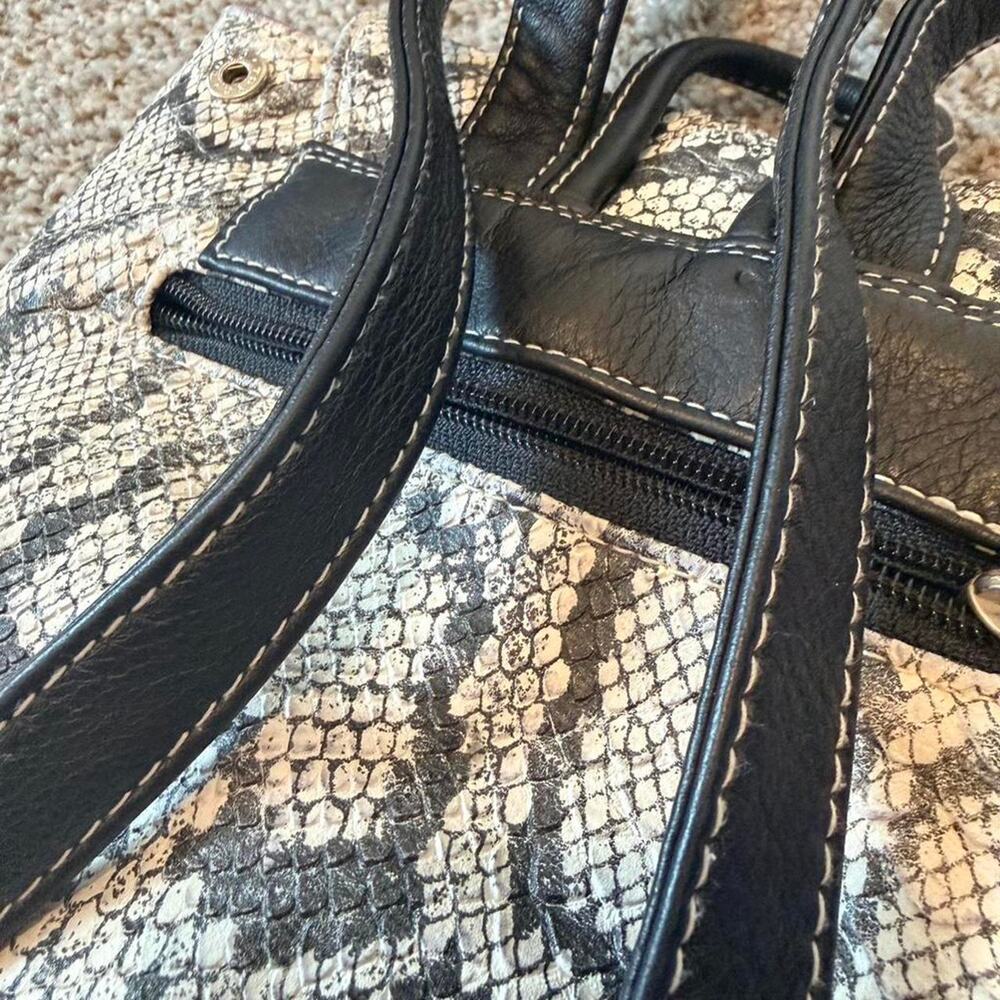 Vintage y2k guess backpack faux - Picture 4 of 6